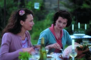 L-R: Josephine Muscat (Lena Olin) und Vianne Rocher (Juliette Binoche)