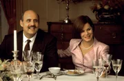 Ist entsetzt, dass sein Schwiegervater und Medien-Mogul William Parrish einem scheinbar Fremden seine Gesch&auml;fte offenlegt: Quince  (Jeffrey Tambor, l.) ...