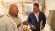 Der pensionierte Malermeister Horst kauft ungesehen eine Gaststätte, die das Gesundheitsamt zuvor geschlossen hatte. Der 65-Jährige hat den Plan, aus dem alten Ekel-Mexikaner eine Edel-Pizzeria machen. Bei seinem mutigen Plan soll ihm sein Kumpel und Bau-Experte Uwe (49) helfen. Der pensionierte Malermeister Horst kauft ungesehen eine Gaststätte, die das Gesundheitsamt zuvor geschlossen hatte. Der 65-Jährige hat den Plan, aus dem alten Ekel-Mexikaner eine Edel-Pizzeria machen. Bei seinem mutigen Plan soll ihm sein Kumpel und Bau-Experte Uwe (49) helfen.