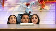 Maria, Simón und Vanessa finden den Grund für Woozles Abneigung gegen Musikinstrumente heraus: Als kleiner Woozle war er in Woozlingen in einer Musikschule und dort gab es eine ganz gemeine Lehrerin, Frau Woonichtgut. Maria, Simón und Vanessa finden den Grund für Woozles Abneigung gegen Musikinstrumente heraus: Als kleiner Woozle war er in Woozlingen in einer Musikschule und dort gab es eine ganz gemeine Lehrerin, Frau Woonichtgut.