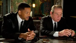 Agent J (Will Smith, li.) und Agent K (Tommy Lee Jones)
