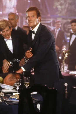 James Bond (Roger Moore)