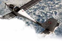 Der Schweizer Rapha&euml;l Domjan arbeitet daran, nur mit der Kraft der Sonne in einem Elektrosegler die Stratosph&auml;re zu erreichen, um den Traum des Ikarus zu verwirklichen.
