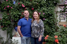 Die Patio-Besitzer Oscar Rubio und Elena Vilches sind neu beim Wettbewerb und m&ouml;chten dieses Jahr einen Preis gewinnen.