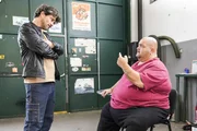 Manuel (Daniel Sellier, l.) ger&auml;t unter Druck, als Itchy (Hakan Orbeyi) ihn bittet, ihm einen kriminellen Job bei Tarek zu besorgen.