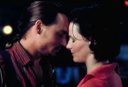 L-R: Roux (Johnny Depp) und Vianne (Juliette Binoche)