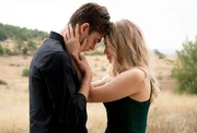 Hardin (Hero Fiennes Tiffin, l.); Tessa (Josephine Langford, r.)