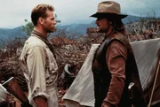 In ihrer Vorgehensweise sind Patterson (Val Kilmer, l.) und Remington (Michael Douglas, r.) nicht immer einer Meinung ...