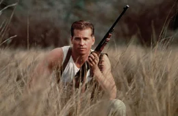 Col. John Henry Patterson (Val Kilmer) legt sich auf die Lauer, um die menschenfressenden L&ouml;wen zu erlegen. Doch er kann die vierbeinigen Killer nicht stoppen ...