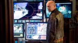 Greer (Bruce Willis)