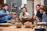 Philippe Brügger, Lena Hochuli, Elena Landös und Leandra Gubser leben gemeinsam n einer WG mit insgesamt neun Personen. Philippe Brügger, Lena Hochuli, Elena Landös und Leandra Gubser leben gemeinsam n einer WG mit insgesamt neun Personen.