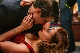 Charles Hayward (Max Irons) und Sophia de Haviland (Stefanie Martini)