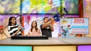 Maria, Vanessa und Simón musizieren zusammen, was Woozle gar nicht gefällt. Maria, Vanessa und Simón musizieren zusammen, was Woozle gar nicht gefällt.