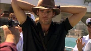 Jack (Ivan Sergei) wird von korrupten Polizisten festgenommen..Jack (Ivan Sergei) wird von korrupten Polizisten festgenommen.. Jack (Ivan Sergei) wird von korrupten Polizisten festgenommen..Jack (Ivan Sergei) wird von korrupten Polizisten festgenommen..