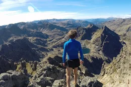 Brice Delsouiller ist Kuhhirt in der atemberaubenden Berglandschaft der Pyren&auml;en - und Extrembergl&auml;ufer.