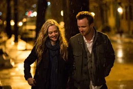 Katie Davis (Amanda Seyfried), Cameron (Aaron Paul)