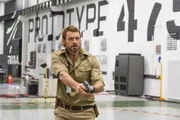 Bei der Entwicklung eines speziellen Roboters werden dem Waffenentwickler Vincent Moore (Hugh Jackman) f&uuml;r ihn unbegreifliche H&uuml;rden gestellt. Er ist von seiner Arbeit fest &uuml;berzeugt und will die Hindernisse mit aller Macht aus dem Weg r&auml;umen.