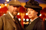 Joe Burns (Bill Fellows), Mrs. Hughes (Phyllis Logan) Joe Burns (Bill Fellows), Mrs. Hughes (Phyllis Logan)