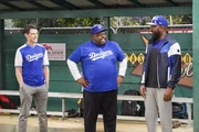 (v.l.n.r.) Dave Johnson (Max Greenfield); Calvin Butler (Cedric the Entertainer); Malcolm Butler (Sheaun McKinney)