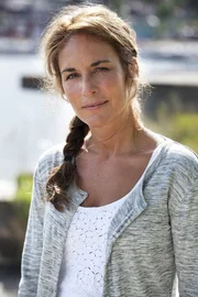 Alexandra Rapaport als Nora Alexandra Rapaport als Nora