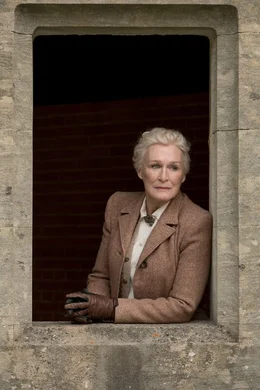Lady Edith de Haviland (Glenn Close)