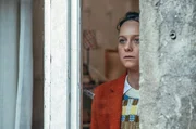 Jana (Anna Unterberger) muss eine Entscheidung treffen: Beh&auml;lt sie die kleine Anna bei sich oder &uuml;bergibt sie das Kind der Polizei?
