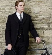 Matthew (Dan Stevens) lernt mit Hilfe Lord Granthams sein Erbe und die damit verbundene, immense Verantwortung für Haus, Land und Leute besser verstehen. Matthew (Dan Stevens) lernt mit Hilfe Lord Granthams sein Erbe und die damit verbundene, immense Verantwortung für Haus, Land und Leute besser verstehen.