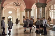 Sch&uuml;ler des Elite-Internats "Erlengrund" in der Eingangshalle.