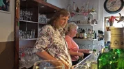 Die Vorbereitungen f&uuml;r das Erntedankfest laufen auf Hochtouren. F&uuml;r Holger und Marion ist es eines der j&auml;hrlichen Highlights in der Bauernstube.