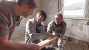 Ein Loch im K&uuml;chenboden bereitet John und den Handwerkern gro&szlig;e Probleme...