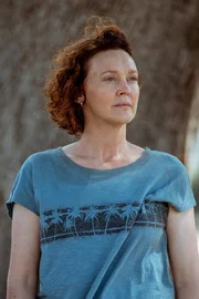Mary Malone (Simone Kirby)