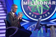 Diese Sendung widmet sich der einzigartigen Karriere von Günther Jauch. Doch diesmal sitzt der Mann für Millionen Deutschlands nicht als Moderator im Studio, sondern auf dem Kandidatenstuhl! Diese Sendung widmet sich der einzigartigen Karriere von Günther Jauch. Doch diesmal sitzt der Mann für Millionen Deutschlands nicht als Moderator im Studio, sondern auf dem Kandidatenstuhl!