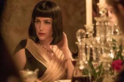 Magda (Gillian Anderson) erhoffte sich vom Verstorbenen die Finanzierung eines Theaterst&uuml;cks, das sie als Schauspielerin ber&uuml;hmt machen sollte.