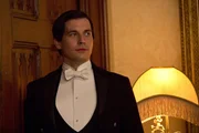 Thomas (Rob James-Collier) will mit Hilfe der Kammerzofe die Familie ausspähen. Thomas (Rob James-Collier) will mit Hilfe der Kammerzofe die Familie ausspähen.
