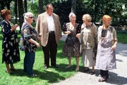 L-R: Cornelia (Lis Verhoeven), Resi Berghammer (Ruth Drexel), Benno (Ottfried Fischer), Klara (Christine Ostermayer), Hilda (Enzi Fuchs) und Lotte (Ursula Dirichs). L-R: Cornelia (Lis Verhoeven), Resi Berghammer (Ruth Drexel), Benno (Ottfried Fischer), Klara (Christine Ostermayer), Hilda (Enzi Fuchs) und Lotte (Ursula Dirichs).