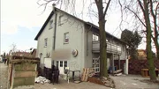 Horst hat das ekligste Restaurant Berlins gekauft. Drei Jahre lang stand die ranzige Altölküche leer. Der Grund: Das Ordnungsamt musste den Laden aus hygienischen Gründen schließen. Als das ganze Objekt zur Zwangsversteigerung steht, schlägt Horst zu... Horst hat das ekligste Restaurant Berlins gekauft. Drei Jahre lang stand die ranzige Altölküche leer. Der Grund: Das Ordnungsamt musste den Laden aus hygienischen Gründen schließen. Als das ganze Objekt zur Zwangsversteigerung steht, schlägt Horst zu...