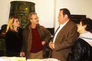 Isabella (Barbara Rudnik, l.) bestätigt Benno (Ottfried Fischer, 2.v.r.) und Sabrina (Katerina Jacob, r.) das frühere Verhältnis mit Brandtner und gibt Peter Schorlemmer (Peter Sattmann, 2.v.l.) ein falsches Alibi. Isabella (Barbara Rudnik, l.) bestätigt Benno (Ottfried Fischer, 2.v.r.) und Sabrina (Katerina Jacob, r.) das frühere Verhältnis mit Brandtner und gibt Peter Schorlemmer (Peter Sattmann, 2.v.l.) ein falsches Alibi.