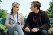 Jenne Derbeck (Patrick Kalupa) versteht nicht, warum Lea Peters (Anja Nejarri) nicht wenigstens mit ihrer Mutter reden will. Doch Lea kann ihr einfach nicht verzeihen, dass sie sie vor 30 Jahren einfach verlassen hat. Jenne macht Lea klar, dass ein Gespr&auml;ch vielleicht auch die Gr&uuml;nde f&uuml;r ihr pl&ouml;tzliches Verschwinden aufdecken k&ouml;nnte.