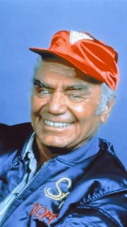 Dominic Santini (Ernest Borgnine)