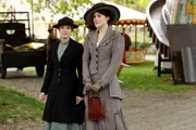 Anna Smith (Joanne Froggatt), Mary Crawley (Michelle Dockery, r.)