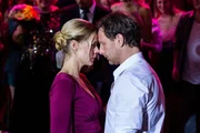 Das K&ouml;nigspaar muss tanzen: Stefan (Hendrik Duryn) und Karin (Jessica Ginkel) legen einen Wahnsinnstanz aufs Parkett.