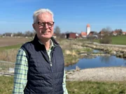 Josef Schweinberger aus Buchloe hat elf benachbarte Gemeinden zusammengebracht, die sich nun gemeinsam besser gegen Hochwasser sch&uuml;tzen.