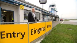 Rheintalfluggr&uuml;nder und Pilot Rolf Seewald, 2012.