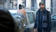 Der Belastungszeuge Simon Dreher (Benjamin Sadler) wird bedroht.