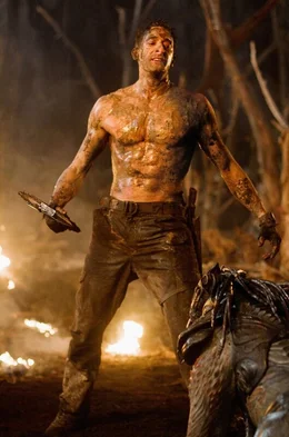Der Ex-Soldat Royce (Adrien Brody) wird von der Erde entf&uuml;hrt und auf einem Planeten ausgesetzt, der das Jagdrevier der Predatoren ist. Ein knallharter &Uuml;berlebenskampf beginnt ...