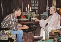 Der Fotograf Michael (Hardy Kr&uuml;ger jr.) hat ein Geldproblem, das die liebensw&uuml;rdige Vermieterin Frau Sch&ouml;ps (Ruth Gl&ouml;ss) vielleicht l&ouml;sen kann.
