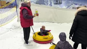 Die Wollnys beim Skifahren und Rodeln in der Neusser Skihalle