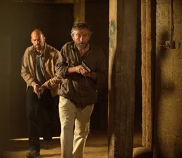 Danny (Jason Statham), Hunter (Robert De Niro)