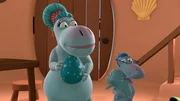 Familie Klaue bittet Mette und Kokosnuss auf das Baby und das Ei aufzupassen.