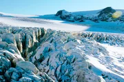Das z&auml;h fliessende Eis der Gletscher hobelt das Vulkanland ab mit einer Kraft tausendmal st&auml;rker als Wasser.